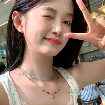与一位女士合影